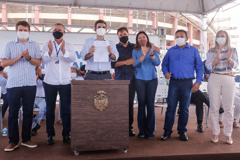 BelÃ©m para brasil O governador Helder Barbalho entregou, no final da manhÃ£ desta sexta-feira (23), 164 diferentes tipos de equipamentos rurais para desenvolver a agricultura familiar paraense. Foram entregues tratores com ferramentas auxiliares, caminhÃµes do modelo baÃº e motos. A entrega foi realizada no estacionamento do estÃ¡dio MangueirÃ£o, em BelÃ©m. <div class='credito_fotos'>Foto: Marco Santos / Ag. Pará   |   <a href='/midias/2021/originais/8556_06d93460-680f-3b21-1fff-5f08e800dab5.jpg' download><i class='fa-solid fa-download'></i> Download</a></div>