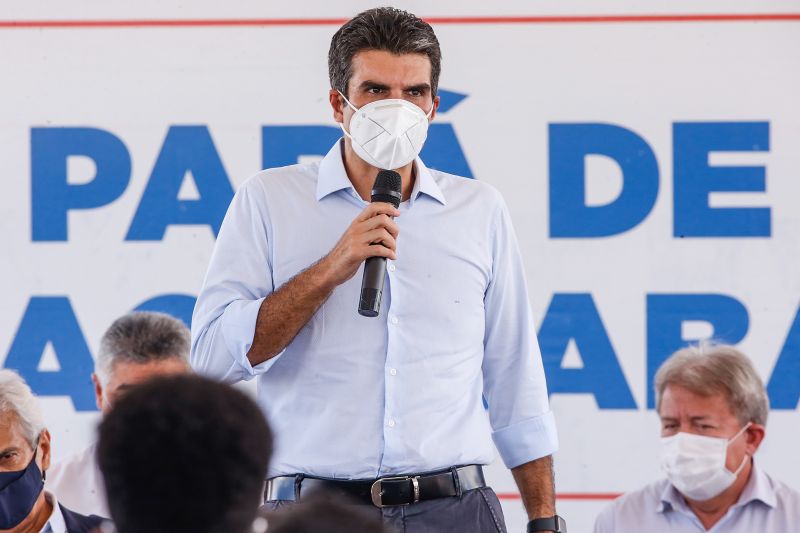 BelÃ©m para brasil O governador Helder Barbalho entregou, no final da manhÃ£ desta sexta-feira (23), 164 diferentes tipos de equipamentos rurais para desenvolver a agricultura familiar paraense. Foram entregues tratores com ferramentas auxiliares, caminhÃµes do modelo baÃº e motos. A entrega foi realizada no estacionamento do estÃ¡dio MangueirÃ£o, em BelÃ©m. <div class='credito_fotos'>Foto: Marco Santos / Ag. Pará   |   <a href='/midias/2021/originais/8556_b5b081ed-90af-fa3c-d79f-f20aef4d5fa6.jpg' download><i class='fa-solid fa-download'></i> Download</a></div>