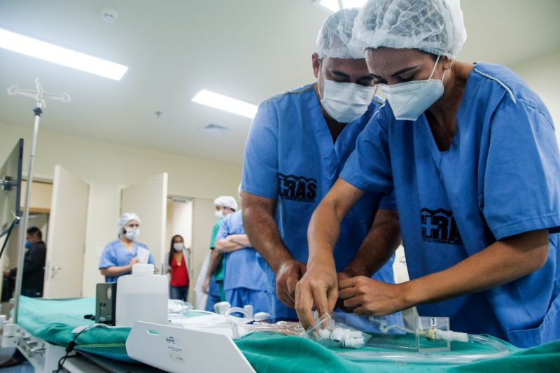Hospital Abelardo Santo realiza cirurgia de alta complexidade para remover aneurisma cerebral em paciente.
 <div class='credito_fotos'>Foto: Pedro Guerreiro / Ag. Pará   |   <a href='/midias/2021/originais/8612_181ffa89-3917-bb99-6c26-b6b09f3173b6.jpg' download><i class='fa-solid fa-download'></i> Download</a></div>