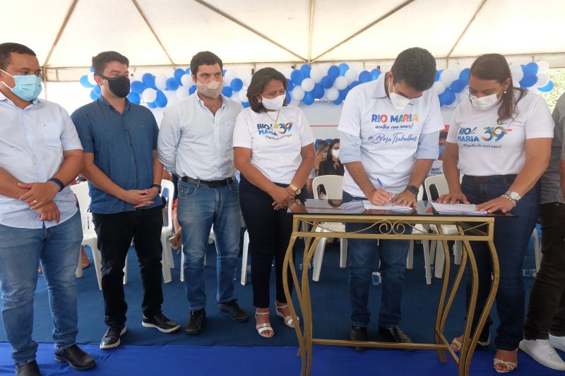 97 famÃ­lias da cidade de Rio Maria, no Sul do ParÃ¡, foram contempladas nesta quinta-feira (13) pelo Programa Estadual Sua Casa, que concede auxÃ­lio de atÃ© R$ 21 mil para construÃ§Ã£o, reconstruÃ§Ã£o, reforma e ampliaÃ§Ã£o de casas. O benefÃ­cio foi entregue pelo governador Helder Barbalho na data que marca o aniversÃ¡rio de 39 anos de emancipaÃ§Ã£o polÃ­tica da cidade.Â  <div class='credito_fotos'>Foto: Pedro Guerreiro / Ag. Pará   |   <a href='/midias/2021/originais/8624_66c1303f-3691-00cd-ab6b-73262b351fc6.jpg' download><i class='fa-solid fa-download'></i> Download</a></div>