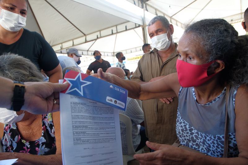 97 famÃ­lias da cidade de Rio Maria, no Sul do ParÃ¡, foram contempladas nesta quinta-feira (13) pelo Programa Estadual Sua Casa, que concede auxÃ­lio de atÃ© R$ 21 mil para construÃ§Ã£o, reconstruÃ§Ã£o, reforma e ampliaÃ§Ã£o de casas. O benefÃ­cio foi entregue pelo governador Helder Barbalho na data que marca o aniversÃ¡rio de 39 anos de emancipaÃ§Ã£o polÃ­tica da cidade.Â  <div class='credito_fotos'>Foto: Pedro Guerreiro / Ag. Pará   |   <a href='/midias/2021/originais/8624_856de2af-be91-4d86-ba33-0621cdc6f054.jpg' download><i class='fa-solid fa-download'></i> Download</a></div>