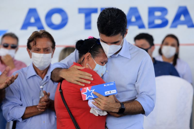 Com objetivo de reduzir o dÃ©ficit habitacional na regiÃ£o, o Governo do ParÃ¡ contemplou 42 famÃ­lias da cidade de Xinguara, sudeste paraense, com o Sua Casa. O programa estadual concede auxÃ­lio de atÃ© R$ 21 mil para construÃ§Ã£o, reconstruÃ§Ã£o, reforma e ampliaÃ§Ã£o de residÃªncias. O benefÃ­cio foi entregue nesta quinta-feira (13), no dia do aniversÃ¡rio de 39 anos da cidade, pelo governador Helder Barbalho, durante agenda no municÃ­pio. <div class='credito_fotos'>Foto: Jader Paes / Agência Pará   |   <a href='/midias/2021/originais/8625_693173f1-4989-0a56-c656-c2f1e6ec56f2.jpg' download><i class='fa-solid fa-download'></i> Download</a></div>