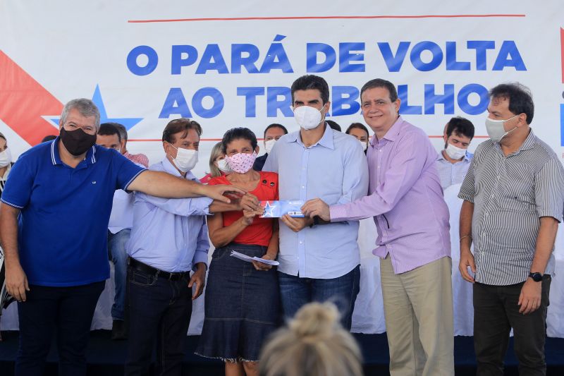 Com objetivo de reduzir o dÃ©ficit habitacional na regiÃ£o, o Governo do ParÃ¡ contemplou 42 famÃ­lias da cidade de Xinguara, sudeste paraense, com o Sua Casa. O programa estadual concede auxÃ­lio de atÃ© R$ 21 mil para construÃ§Ã£o, reconstruÃ§Ã£o, reforma e ampliaÃ§Ã£o de residÃªncias. O benefÃ­cio foi entregue nesta quinta-feira (13), no dia do aniversÃ¡rio de 39 anos da cidade, pelo governador Helder Barbalho, durante agenda no municÃ­pio. <div class='credito_fotos'>Foto: Jader Paes / Agência Pará   |   <a href='/midias/2021/originais/8625_9dbd7632-b6db-1d35-514e-20ccacd5885f.jpg' download><i class='fa-solid fa-download'></i> Download</a></div>