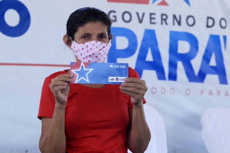 Com objetivo de reduzir o dÃ©ficit habitacional na regiÃ£o, o Governo do ParÃ¡ contemplou 42 famÃ­lias da cidade de Xinguara, sudeste paraense, com o Sua Casa. O programa estadual concede auxÃ­lio de atÃ© R$ 21 mil para construÃ§Ã£o, reconstruÃ§Ã£o, reforma e ampliaÃ§Ã£o de residÃªncias. O benefÃ­cio foi entregue nesta quinta-feira (13), no dia do aniversÃ¡rio de 39 anos da cidade, pelo governador Helder Barbalho, durante agenda no municÃ­pio.
Maria Helena Mendes <div class='credito_fotos'>Foto: Jader Paes / Agência Pará   |   <a href='/midias/2021/originais/8625_f5343617-7108-9c83-7f87-f6bd938ad0a5.jpg' download><i class='fa-solid fa-download'></i> Download</a></div>