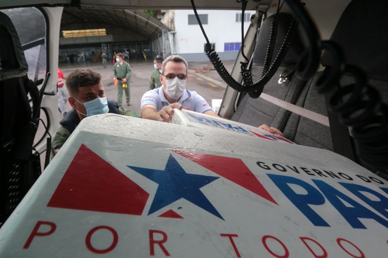 Neste domingo (16), o Grupamento AÃ©reo de SeguranÃ§a PÃºblica (Graesp) realiza mais uma etapa da distribuiÃ§Ã£o de entregas das vacinas em combate Ã  Covid-19. A logÃ­stica Ã© feita por meio de uma aÃ§Ã£o conjunta entre a Secretaria de SeguranÃ§a PÃºblica  e Defesa Social do Estado (Segup) e a Secretaria de SaÃºde do ParÃ¡ (Sespa). Os imunizantes fazem parte das duas Ãºltimas remessas recebidas pelo Governo do Estado e serÃ£o distribuÃ­das aos polos regionais do Estado. <div class='credito_fotos'>Foto: Alex Ribeiro / Ag. Pará   |   <a href='/midias/2021/originais/8631_01725835-939e-91cd-199c-38861a43f8da.jpg' download><i class='fa-solid fa-download'></i> Download</a></div>
