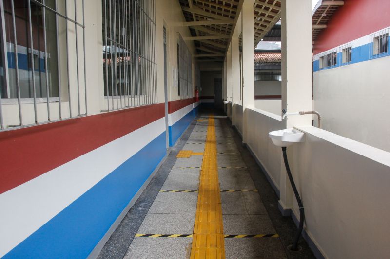Com as obras de reconstruÃ§Ã£o, o espaÃ§o ficou mais adequado para o processo de ensino e aprendizagem dos alunos da Escola Leopoldina Guerreiro <div class='credito_fotos'>Foto: Marcelo Seabra / Ag. Pará   |   <a href='/midias/2021/originais/8637_01d05b39-8de9-32dc-6cdc-f890db8cd9ed.jpg' download><i class='fa-solid fa-download'></i> Download</a></div>