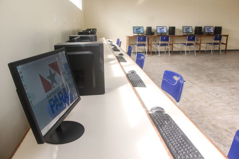 Com as obras de reconstruÃ§Ã£o, o espaÃ§o ficou mais adequado para o processo de ensino e aprendizagem dos alunos da Escola Leopoldina Guerreiro <div class='credito_fotos'>Foto: Marcelo Seabra / Ag. Pará   |   <a href='/midias/2021/originais/8637_1cd30db1-fac8-1f24-4b18-a4a445dde342.jpg' download><i class='fa-solid fa-download'></i> Download</a></div>