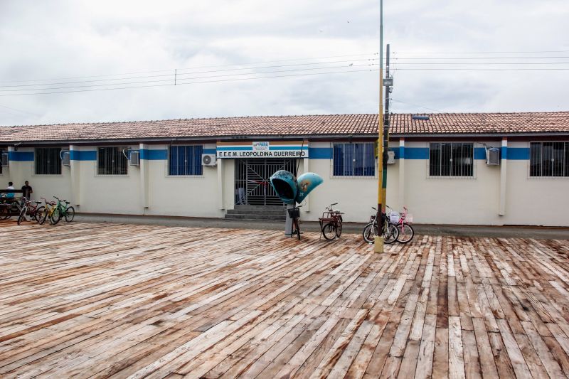 Com as obras de reconstruÃ§Ã£o, o espaÃ§o ficou mais adequado para o processo de ensino e aprendizagem dos alunos da Escola Leopoldina Guerreiro <div class='credito_fotos'>Foto: Marcelo Seabra / Ag. Pará   |   <a href='/midias/2021/originais/8637_8f1c9914-7dde-9869-6f89-b6dfffab035f.jpg' download><i class='fa-solid fa-download'></i> Download</a></div>