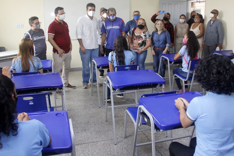 Com as obras de reconstruÃ§Ã£o, o espaÃ§o ficou mais adequado para o processo de ensino e aprendizagem dos alunos da Escola Leopoldina Guerreiro <div class='credito_fotos'>Foto: Marcelo Seabra / Ag. Pará   |   <a href='/midias/2021/originais/8637_e89a79cc-5639-6592-b618-b4b829fe3750.jpg' download><i class='fa-solid fa-download'></i> Download</a></div>