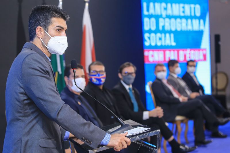 Com o objetivo de formar, qualificar e habilitar jovens de baixa renda como condutores de veÃ­culos automotores, de forma gratuita, o Governo do Estado do ParÃ¡, por meio do Departamento de TrÃ¢nsito do Estado (Detran), lanÃ§ou nesta terÃ§a-feira (1), no PalÃ¡cio dos Despachos, o Programa Social CNH Pai DÃ©gua, voltado especialmente para a inclusÃ£o social e geraÃ§Ã£o de emprego. O Programa serÃ¡ coordenado pelo Detran, que usarÃ¡ recursos prÃ³prios para a sua realizaÃ§Ã£o. <div class='credito_fotos'>Foto: Jader Paes / Agência Pará   |   <a href='/midias/2021/originais/8680_a42a5445-4af8-6c1e-8209-fea671c53dd6.jpg' download><i class='fa-solid fa-download'></i> Download</a></div>