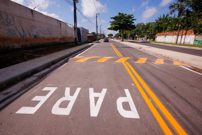 O governador Helder Barbalho participou, na manhÃ£ desta quarta-feira (16), do ato de entrega da nova pavimentaÃ§Ã£o da Estrada da Pirelli, no municÃ­pio de Marituba, RegiÃ£o Metropolitana de BelÃ©m. Os 6 km de extensÃ£o da via receberam asfalto novo e de qualidade atravÃ©s do programa estadual "Asfalto Por Todo o ParÃ¡", executado pela Secretaria de Desenvolvimento Urbano e Obras PÃºblicas (Sedop). <div class='credito_fotos'>Foto: Marco Santos / Ag. Pará   |   <a href='/midias/2021/originais/8719_4e0a0e66-7c81-09d5-a83d-ad1a3a6d9027.jpg' download><i class='fa-solid fa-download'></i> Download</a></div>