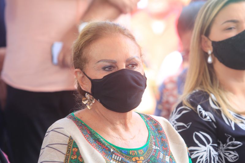 O governador Helder Barbalho participou, na manhÃ£ desta quarta-feira (16), do ato de entrega da nova pavimentaÃ§Ã£o da Estrada da Pirelli, no municÃ­pio de Marituba, RegiÃ£o Metropolitana de BelÃ©m. Os 6 km de extensÃ£o da via receberam asfalto novo e de qualidade atravÃ©s do programa estadual "Asfalto Por Todo o ParÃ¡", executado pela Secretaria de Desenvolvimento Urbano e Obras PÃºblicas (Sedop). <div class='credito_fotos'>Foto: Marco Santos / Ag. Pará   |   <a href='/midias/2021/originais/8719_5af6c31a-23ed-1854-83ec-c460c5573716.jpg' download><i class='fa-solid fa-download'></i> Download</a></div>