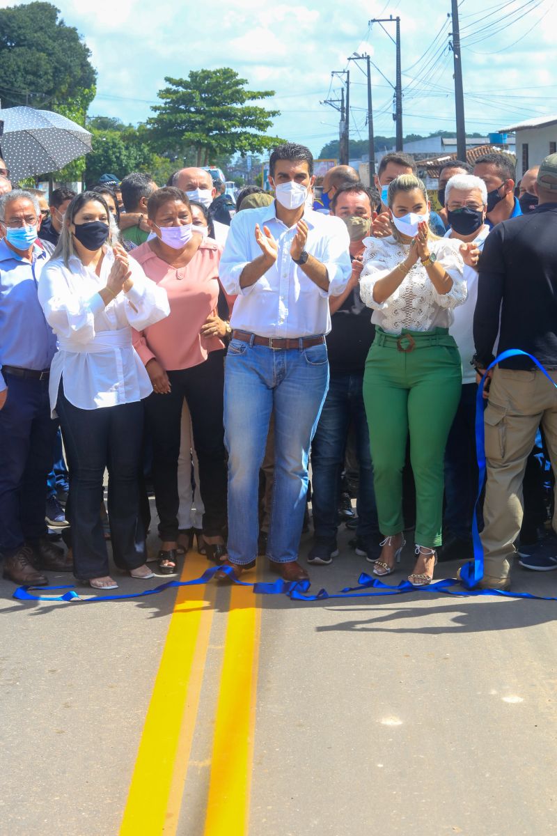 O governador Helder Barbalho participou, na manhÃ£ desta quarta-feira (16), do ato de entrega da nova pavimentaÃ§Ã£o da Estrada da Pirelli, no municÃ­pio de Marituba, RegiÃ£o Metropolitana de BelÃ©m. Os 6 km de extensÃ£o da via receberam asfalto novo e de qualidade atravÃ©s do programa estadual "Asfalto Por Todo o ParÃ¡", executado pela Secretaria de Desenvolvimento Urbano e Obras PÃºblicas (Sedop). <div class='credito_fotos'>Foto: Marco Santos / Ag. Pará   |   <a href='/midias/2021/originais/8719_c9c25201-173c-2743-0008-966a92b3da0b.jpg' download><i class='fa-solid fa-download'></i> Download</a></div>