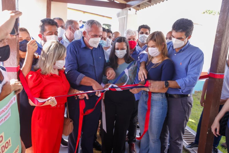 Cumprindo agenda na regiÃ£o oeste do ParÃ¡, em comemoraÃ§Ã£o aos 360 anos de fundaÃ§Ã£o da cidade de SantarÃ©m, o governador do Estado, Helder Barbalho, ao lado da secretÃ¡ria de EducaÃ§Ã£o, Elieth de FÃ¡tima Braga, entregou, nesta terÃ§a-feira (22), a Escola Estadual de de Ensino Fundamental e MÃ©dio AntÃ´nio Batista Belo de Carvalho reconstruÃ­da e ampliada, garantindo mais conforto e comodidade aos alunos santarenos. <div class='credito_fotos'>Foto: Marco Santos / Ag. Pará   |   <a href='/midias/2021/originais/8741_0eed02f4-2892-b8cc-41e5-b034094bf378.jpg' download><i class='fa-solid fa-download'></i> Download</a></div>