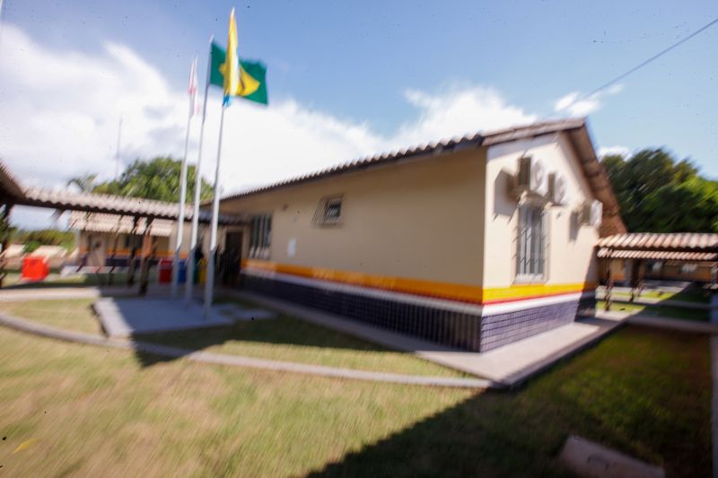 Cumprindo agenda na regiÃ£o oeste do ParÃ¡, em comemoraÃ§Ã£o aos 360 anos de fundaÃ§Ã£o da cidade de SantarÃ©m, o governador do Estado, Helder Barbalho, ao lado da secretÃ¡ria de EducaÃ§Ã£o, Elieth de FÃ¡tima Braga, entregou, nesta terÃ§a-feira (22), a Escola Estadual de de Ensino Fundamental e MÃ©dio AntÃ´nio Batista Belo de Carvalho reconstruÃ­da e ampliada, garantindo mais conforto e comodidade aos alunos santarenos. <div class='credito_fotos'>Foto: Marco Santos / Ag. Pará   |   <a href='/midias/2021/originais/8741_b46bb2c7-5f5c-e91d-67a6-d3c485ef9ef6.jpg' download><i class='fa-solid fa-download'></i> Download</a></div>