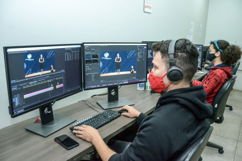 Há quatro anos, o Sistema Educacional Interativo (SEI), desempenha um papel de grande relevância no processo formativo de jovens e adultos, nas mais diversas comunidades do interior paraense. Recentemente, esse importante núcleo de produção midiática educacional, recebeu do Governo do Pará, por meio da Secretaria de Estado de Educação (Seduc), melhorias em toda sua estrutura física, didática e tecnológica.
FOTO: ELISEU DIAS /SEDUC <div class='credito_fotos'>Foto: Eliseu Dias / Ascom Seduc   |   <a href='/midias/2021/originais/8760_161bdef2-b55c-d9ac-52d2-07a6d72bc763.jpg' download><i class='fa-solid fa-download'></i> Download</a></div>