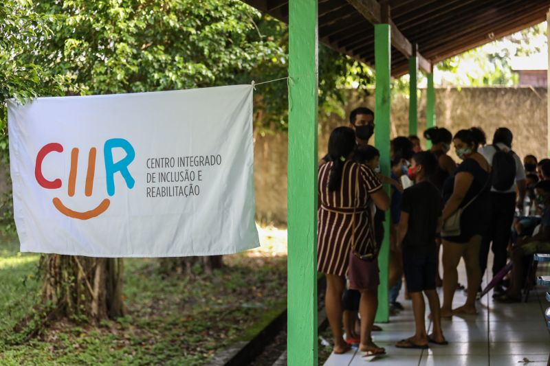 A equipe do projeto 'Saúde Por Todo o Pará', do Governo do Estado, chegou ao 13°destino: Anajás, município localizado no coração do arquipélago. A ação ocorreu na Escola Municipal de Ensino Fundamental Vasconcelos de Barros. Já são mais de 13 mil atendimentos realizados nos municípios onde a ação já ocorreu. O objetivo do projeto é promover o ‘Pacto pela Redução da Mortalidade Materna' nos municípios do arquipélago do Marajó.
foto: rodrigo pinheiro / agpara <div class='credito_fotos'>Foto: Rodrigo Pinheiro / Ag.Pará | <a href='/midias/2021/originais/8910_0345c191-8e4d-6612-1f00-11c3124b4ecb.jpg' download><i class='fa-solid fa-download'></i> Download</a></div>