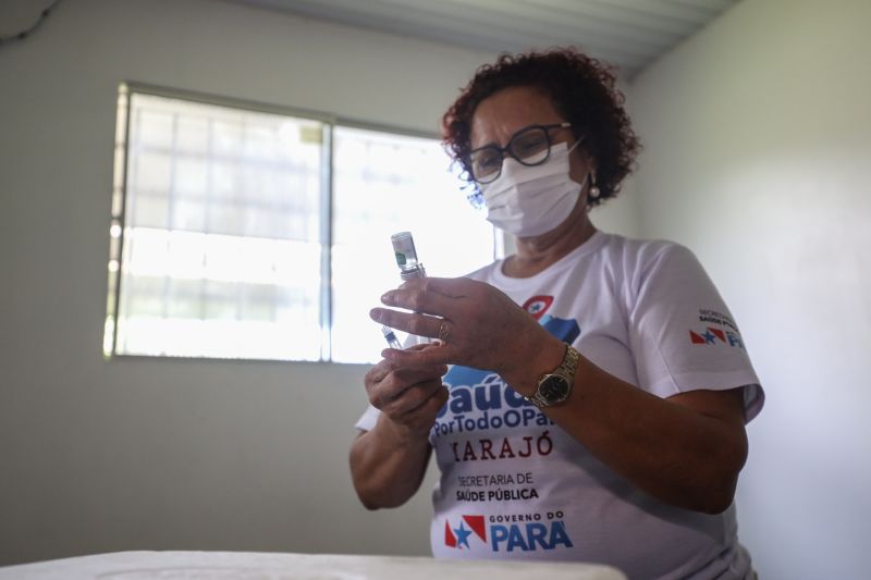 A equipe do projeto 'Saúde Por Todo o Pará', do Governo do Estado, chegou ao 13°destino: Anajás, município localizado no coração do arquipélago. A ação ocorreu na Escola Municipal de Ensino Fundamental Vasconcelos de Barros. Já são mais de 13 mil atendimentos realizados nos municípios onde a ação já ocorreu. O objetivo do projeto é promover o ‘Pacto pela Redução da Mortalidade Materna' nos municípios do arquipélago do Marajó.
foto: rodrigo pinheiro / agpara <div class='credito_fotos'>Foto: Rodrigo Pinheiro / Ag.Pará | <a href='/midias/2021/originais/8910_070f09b4-a85a-8909-bffc-10b256d0a82b.jpg' download><i class='fa-solid fa-download'></i> Download</a></div>