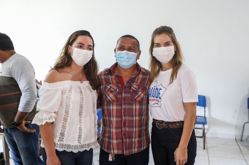 A equipe do projeto 'Saúde Por Todo o Pará', do Governo do Estado, chegou ao 13°destino: Anajás, município localizado no coração do arquipélago. A ação ocorreu na Escola Municipal de Ensino Fundamental Vasconcelos de Barros. Já são mais de 13 mil atendimentos realizados nos municípios onde a ação já ocorreu. O objetivo do projeto é promover o ‘Pacto pela Redução da Mortalidade Materna' nos municípios do arquipélago do Marajó.
foto: rodrigo pinheiro / agpara <div class='credito_fotos'>Foto: Rodrigo Pinheiro / Ag.Pará | <a href='/midias/2021/originais/8910_0a7b7241-924e-658d-a64e-5c250de688d0.jpg' download><i class='fa-solid fa-download'></i> Download</a></div>