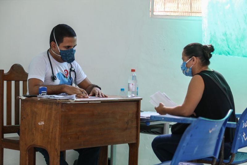 A equipe do projeto 'Saúde Por Todo o Pará', do Governo do Estado, chegou ao 13°destino: Anajás, município localizado no coração do arquipélago. A ação ocorreu na Escola Municipal de Ensino Fundamental Vasconcelos de Barros. Já são mais de 13 mil atendimentos realizados nos municípios onde a ação já ocorreu. O objetivo do projeto é promover o ‘Pacto pela Redução da Mortalidade Materna' nos municípios do arquipélago do Marajó.
foto: rodrigo pinheiro / agpara <div class='credito_fotos'>Foto: Rodrigo Pinheiro / Ag.Pará | <a href='/midias/2021/originais/8910_1e8febc4-79a4-bbb8-b356-37de3d1d4b04.jpg' download><i class='fa-solid fa-download'></i> Download</a></div>