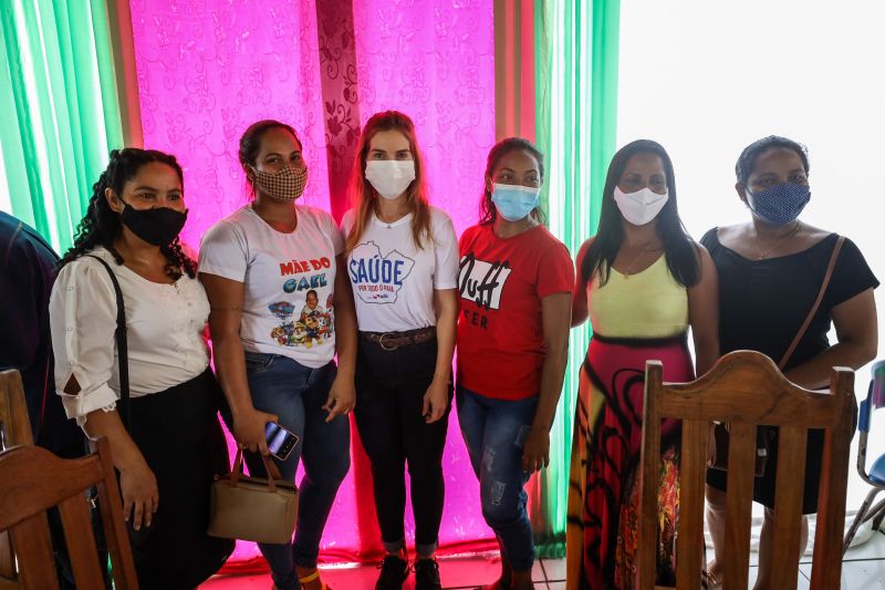 A equipe do projeto 'Saúde Por Todo o Pará', do Governo do Estado, chegou ao 13°destino: Anajás, município localizado no coração do arquipélago. A ação ocorreu na Escola Municipal de Ensino Fundamental Vasconcelos de Barros. Já são mais de 13 mil atendimentos realizados nos municípios onde a ação já ocorreu. O objetivo do projeto é promover o ‘Pacto pela Redução da Mortalidade Materna' nos municípios do arquipélago do Marajó.
foto: rodrigo pinheiro / agpara <div class='credito_fotos'>Foto: Rodrigo Pinheiro / Ag.Pará | <a href='/midias/2021/originais/8910_25c98470-3c1d-29f9-2a95-1b062b54b8a1.jpg' download><i class='fa-solid fa-download'></i> Download</a></div>