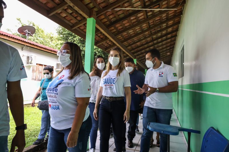 A equipe do projeto 'Saúde Por Todo o Pará', do Governo do Estado, chegou ao 13°destino: Anajás, município localizado no coração do arquipélago. A ação ocorreu na Escola Municipal de Ensino Fundamental Vasconcelos de Barros. Já são mais de 13 mil atendimentos realizados nos municípios onde a ação já ocorreu. O objetivo do projeto é promover o ‘Pacto pela Redução da Mortalidade Materna' nos municípios do arquipélago do Marajó.
foto: rodrigo pinheiro / agpara <div class='credito_fotos'>Foto: Rodrigo Pinheiro / Ag.Pará | <a href='/midias/2021/originais/8910_25fa28be-80b8-4f30-33ae-7a8462904407.jpg' download><i class='fa-solid fa-download'></i> Download</a></div>