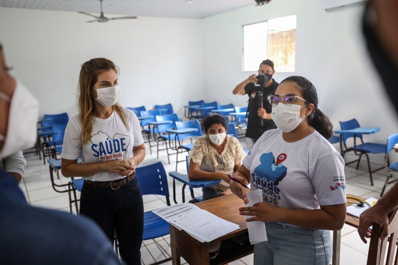 A equipe do projeto 'Saúde Por Todo o Pará', do Governo do Estado, chegou ao 13°destino: Anajás, município localizado no coração do arquipélago. A ação ocorreu na Escola Municipal de Ensino Fundamental Vasconcelos de Barros. Já são mais de 13 mil atendimentos realizados nos municípios onde a ação já ocorreu. O objetivo do projeto é promover o ‘Pacto pela Redução da Mortalidade Materna' nos municípios do arquipélago do Marajó.
foto: rodrigo pinheiro / agpara <div class='credito_fotos'>Foto: Rodrigo Pinheiro / Ag.Pará | <a href='/midias/2021/originais/8910_325eca06-320e-ddd2-e576-a2063d3aa8e6.jpg' download><i class='fa-solid fa-download'></i> Download</a></div>