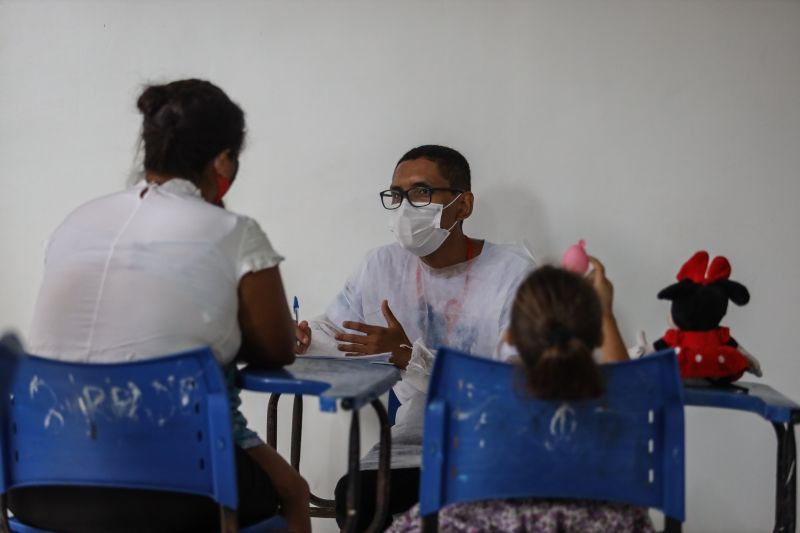 A equipe do projeto 'Saúde Por Todo o Pará', do Governo do Estado, chegou ao 13°destino: Anajás, município localizado no coração do arquipélago. A ação ocorreu na Escola Municipal de Ensino Fundamental Vasconcelos de Barros. Já são mais de 13 mil atendimentos realizados nos municípios onde a ação já ocorreu. O objetivo do projeto é promover o ‘Pacto pela Redução da Mortalidade Materna' nos municípios do arquipélago do Marajó.
foto: rodrigo pinheiro / agpara <div class='credito_fotos'>Foto: Rodrigo Pinheiro / Ag.Pará | <a href='/midias/2021/originais/8910_44a57864-30d9-5ba4-f61a-9c308c66e5dc.jpg' download><i class='fa-solid fa-download'></i> Download</a></div>