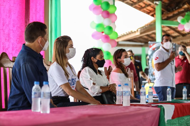 A equipe do projeto 'Saúde Por Todo o Pará', do Governo do Estado, chegou ao 13°destino: Anajás, município localizado no coração do arquipélago. A ação ocorreu na Escola Municipal de Ensino Fundamental Vasconcelos de Barros. Já são mais de 13 mil atendimentos realizados nos municípios onde a ação já ocorreu. O objetivo do projeto é promover o ‘Pacto pela Redução da Mortalidade Materna' nos municípios do arquipélago do Marajó.
foto: rodrigo pinheiro / agpara <div class='credito_fotos'>Foto: Rodrigo Pinheiro / Ag.Pará | <a href='/midias/2021/originais/8910_496182ff-27e4-7b3e-d4a3-db47eaeb7f6d.jpg' download><i class='fa-solid fa-download'></i> Download</a></div>