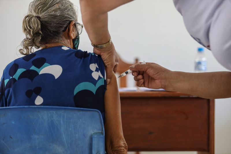 A equipe do projeto 'Saúde Por Todo o Pará', do Governo do Estado, chegou ao 13°destino: Anajás, município localizado no coração do arquipélago. A ação ocorreu na Escola Municipal de Ensino Fundamental Vasconcelos de Barros. Já são mais de 13 mil atendimentos realizados nos municípios onde a ação já ocorreu. O objetivo do projeto é promover o ‘Pacto pela Redução da Mortalidade Materna' nos municípios do arquipélago do Marajó.
foto: rodrigo pinheiro / agpara <div class='credito_fotos'>Foto: Rodrigo Pinheiro / Ag.Pará | <a href='/midias/2021/originais/8910_4dacc41f-4a82-dcb7-f270-082f5ac6e120.jpg' download><i class='fa-solid fa-download'></i> Download</a></div>