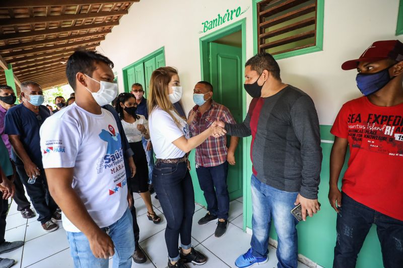 A equipe do projeto 'Saúde Por Todo o Pará', do Governo do Estado, chegou ao 13°destino: Anajás, município localizado no coração do arquipélago. A ação ocorreu na Escola Municipal de Ensino Fundamental Vasconcelos de Barros. Já são mais de 13 mil atendimentos realizados nos municípios onde a ação já ocorreu. O objetivo do projeto é promover o ‘Pacto pela Redução da Mortalidade Materna' nos municípios do arquipélago do Marajó.
foto: rodrigo pinheiro / agpara <div class='credito_fotos'>Foto: Rodrigo Pinheiro / Ag.Pará | <a href='/midias/2021/originais/8910_51bc8c5c-5a85-3b38-be75-20449ca9e10d.jpg' download><i class='fa-solid fa-download'></i> Download</a></div>