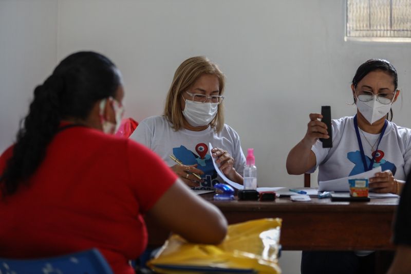 A equipe do projeto 'Saúde Por Todo o Pará', do Governo do Estado, chegou ao 13°destino: Anajás, município localizado no coração do arquipélago. A ação ocorreu na Escola Municipal de Ensino Fundamental Vasconcelos de Barros. Já são mais de 13 mil atendimentos realizados nos municípios onde a ação já ocorreu. O objetivo do projeto é promover o ‘Pacto pela Redução da Mortalidade Materna' nos municípios do arquipélago do Marajó.
foto: rodrigo pinheiro / agpara <div class='credito_fotos'>Foto: Rodrigo Pinheiro / Ag.Pará | <a href='/midias/2021/originais/8910_84e742bc-251d-be8d-77ba-e0019d091be5.jpg' download><i class='fa-solid fa-download'></i> Download</a></div>
