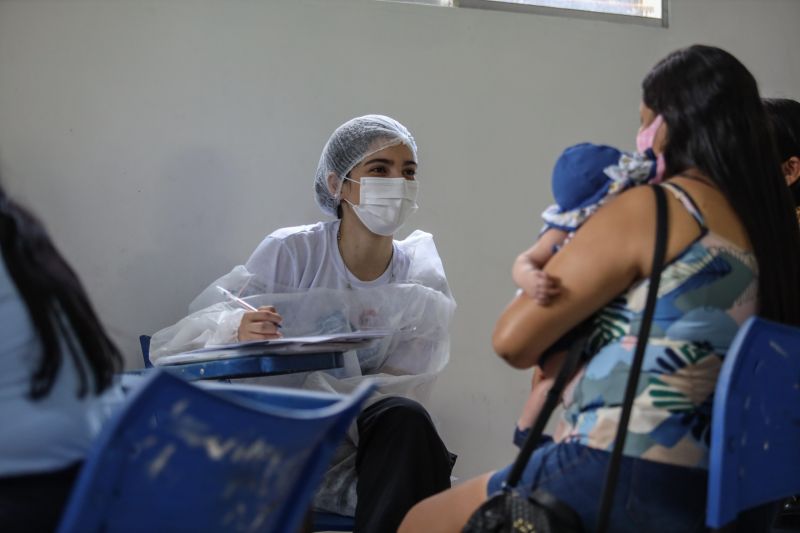A equipe do projeto 'Saúde Por Todo o Pará', do Governo do Estado, chegou ao 13°destino: Anajás, município localizado no coração do arquipélago. A ação ocorreu na Escola Municipal de Ensino Fundamental Vasconcelos de Barros. Já são mais de 13 mil atendimentos realizados nos municípios onde a ação já ocorreu. O objetivo do projeto é promover o ‘Pacto pela Redução da Mortalidade Materna' nos municípios do arquipélago do Marajó.
foto: rodrigo pinheiro / agpara <div class='credito_fotos'>Foto: Rodrigo Pinheiro / Ag.Pará | <a href='/midias/2021/originais/8910_8cfc9031-9e89-2dd7-6641-61d54d2ff247.jpg' download><i class='fa-solid fa-download'></i> Download</a></div>