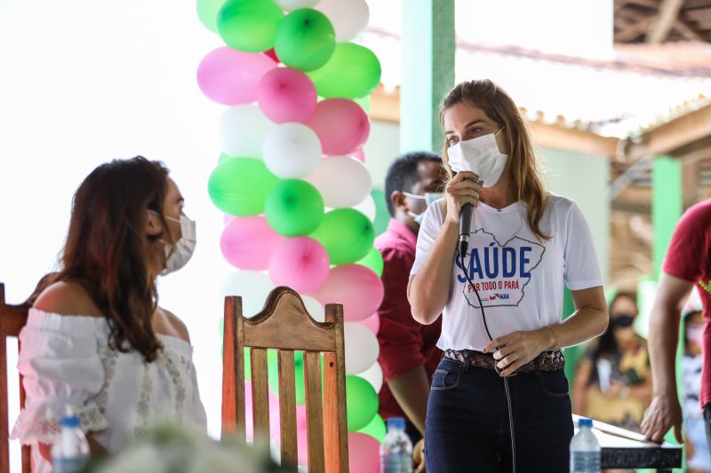 A equipe do projeto 'Saúde Por Todo o Pará', do Governo do Estado, chegou ao 13°destino: Anajás, município localizado no coração do arquipélago. A ação ocorreu na Escola Municipal de Ensino Fundamental Vasconcelos de Barros. Já são mais de 13 mil atendimentos realizados nos municípios onde a ação já ocorreu. O objetivo do projeto é promover o ‘Pacto pela Redução da Mortalidade Materna' nos municípios do arquipélago do Marajó.
foto: rodrigo pinheiro / agpara <div class='credito_fotos'>Foto: Rodrigo Pinheiro / Ag.Pará | <a href='/midias/2021/originais/8910_91710a85-b7d3-6d67-9fcd-81084ebf4037.jpg' download><i class='fa-solid fa-download'></i> Download</a></div>