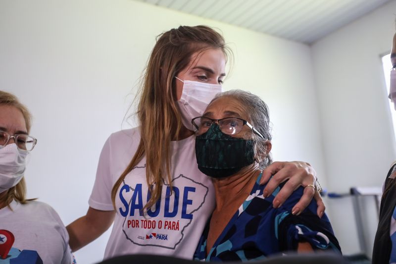 A equipe do projeto 'Saúde Por Todo o Pará', do Governo do Estado, chegou ao 13°destino: Anajás, município localizado no coração do arquipélago. A ação ocorreu na Escola Municipal de Ensino Fundamental Vasconcelos de Barros. Já são mais de 13 mil atendimentos realizados nos municípios onde a ação já ocorreu. O objetivo do projeto é promover o ‘Pacto pela Redução da Mortalidade Materna' nos municípios do arquipélago do Marajó.
foto: rodrigo pinheiro / agpara <div class='credito_fotos'>Foto: Rodrigo Pinheiro / Ag.Pará | <a href='/midias/2021/originais/8910_982bf2a2-d104-c1dd-913d-6c36d63fd615.jpg' download><i class='fa-solid fa-download'></i> Download</a></div>