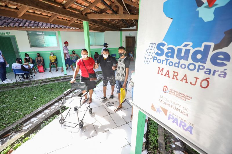 A equipe do projeto 'Saúde Por Todo o Pará', do Governo do Estado, chegou ao 13°destino: Anajás, município localizado no coração do arquipélago. A ação ocorreu na Escola Municipal de Ensino Fundamental Vasconcelos de Barros. Já são mais de 13 mil atendimentos realizados nos municípios onde a ação já ocorreu. O objetivo do projeto é promover o ‘Pacto pela Redução da Mortalidade Materna' nos municípios do arquipélago do Marajó.
foto: rodrigo pinheiro / agpara <div class='credito_fotos'>Foto: Rodrigo Pinheiro / Ag.Pará | <a href='/midias/2021/originais/8910_bb91983e-dbc5-a943-0ed0-1ad3f8b3662d.jpg' download><i class='fa-solid fa-download'></i> Download</a></div>