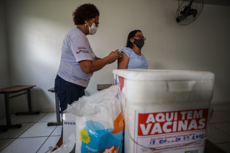 A equipe do projeto 'Saúde Por Todo o Pará', do Governo do Estado, chegou ao 13°destino: Anajás, município localizado no coração do arquipélago. A ação ocorreu na Escola Municipal de Ensino Fundamental Vasconcelos de Barros. Já são mais de 13 mil atendimentos realizados nos municípios onde a ação já ocorreu. O objetivo do projeto é promover o ‘Pacto pela Redução da Mortalidade Materna' nos municípios do arquipélago do Marajó.
foto: rodrigo pinheiro / agpara <div class='credito_fotos'>Foto: Rodrigo Pinheiro / Ag.Pará | <a href='/midias/2021/originais/8910_c851b099-4d29-48f6-cd4b-04856f5dac34.jpg' download><i class='fa-solid fa-download'></i> Download</a></div>