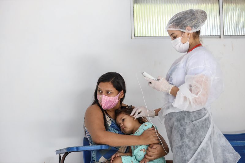 A equipe do projeto 'Saúde Por Todo o Pará', do Governo do Estado, chegou ao 13°destino: Anajás, município localizado no coração do arquipélago. A ação ocorreu na Escola Municipal de Ensino Fundamental Vasconcelos de Barros. Já são mais de 13 mil atendimentos realizados nos municípios onde a ação já ocorreu. O objetivo do projeto é promover o ‘Pacto pela Redução da Mortalidade Materna' nos municípios do arquipélago do Marajó.
foto: rodrigo pinheiro / agpara <div class='credito_fotos'>Foto: Rodrigo Pinheiro / Ag.Pará | <a href='/midias/2021/originais/8910_d47dd9ef-7dc8-2e26-0b3b-ed58c17d7ab8.jpg' download><i class='fa-solid fa-download'></i> Download</a></div>