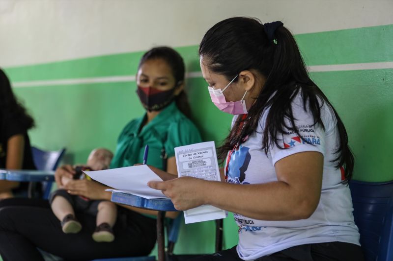 A equipe do projeto 'Saúde Por Todo o Pará', do Governo do Estado, chegou ao 13°destino: Anajás, município localizado no coração do arquipélago. A ação ocorreu na Escola Municipal de Ensino Fundamental Vasconcelos de Barros. Já são mais de 13 mil atendimentos realizados nos municípios onde a ação já ocorreu. O objetivo do projeto é promover o ‘Pacto pela Redução da Mortalidade Materna' nos municípios do arquipélago do Marajó.
foto: rodrigo pinheiro / agpara <div class='credito_fotos'>Foto: Rodrigo Pinheiro / Ag.Pará | <a href='/midias/2021/originais/8910_e68a2401-c9df-b172-2d33-30040b03559e.jpg' download><i class='fa-solid fa-download'></i> Download</a></div>