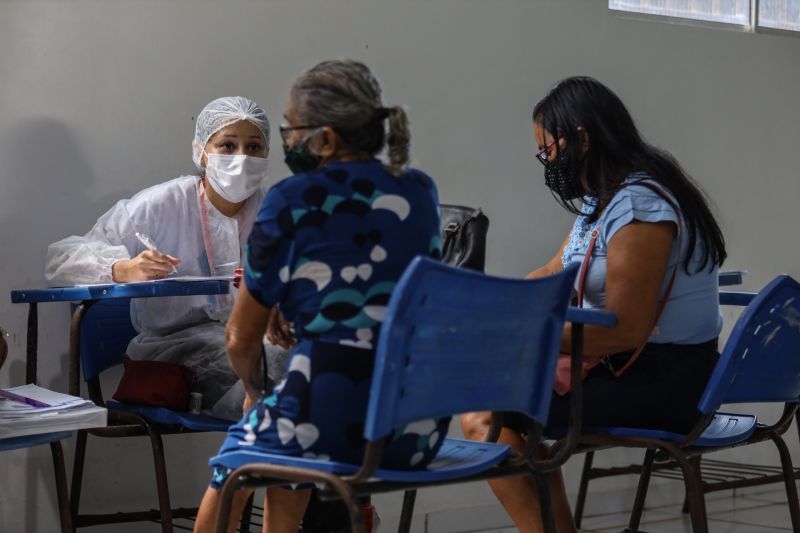 A equipe do projeto 'Saúde Por Todo o Pará', do Governo do Estado, chegou ao 13°destino: Anajás, município localizado no coração do arquipélago. A ação ocorreu na Escola Municipal de Ensino Fundamental Vasconcelos de Barros. Já são mais de 13 mil atendimentos realizados nos municípios onde a ação já ocorreu. O objetivo do projeto é promover o ‘Pacto pela Redução da Mortalidade Materna' nos municípios do arquipélago do Marajó.
foto: rodrigo pinheiro / agpara <div class='credito_fotos'>Foto: Rodrigo Pinheiro / Ag.Pará | <a href='/midias/2021/originais/8910_f30f331e-befc-bcb4-d571-a553288f94f0.jpg' download><i class='fa-solid fa-download'></i> Download</a></div>