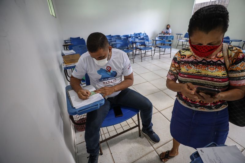 A equipe do projeto 'Saúde Por Todo o Pará', do Governo do Estado, chegou ao 13°destino: Anajás, município localizado no coração do arquipélago. A ação ocorreu na Escola Municipal de Ensino Fundamental Vasconcelos de Barros. Já são mais de 13 mil atendimentos realizados nos municípios onde a ação já ocorreu. O objetivo do projeto é promover o ‘Pacto pela Redução da Mortalidade Materna' nos municípios do arquipélago do Marajó.
foto: rodrigo pinheiro / agpara <div class='credito_fotos'>Foto: Rodrigo Pinheiro / Ag.Pará | <a href='/midias/2021/originais/8910_f4d2e1ca-38a4-9daf-007f-18e28f82043e.jpg' download><i class='fa-solid fa-download'></i> Download</a></div>