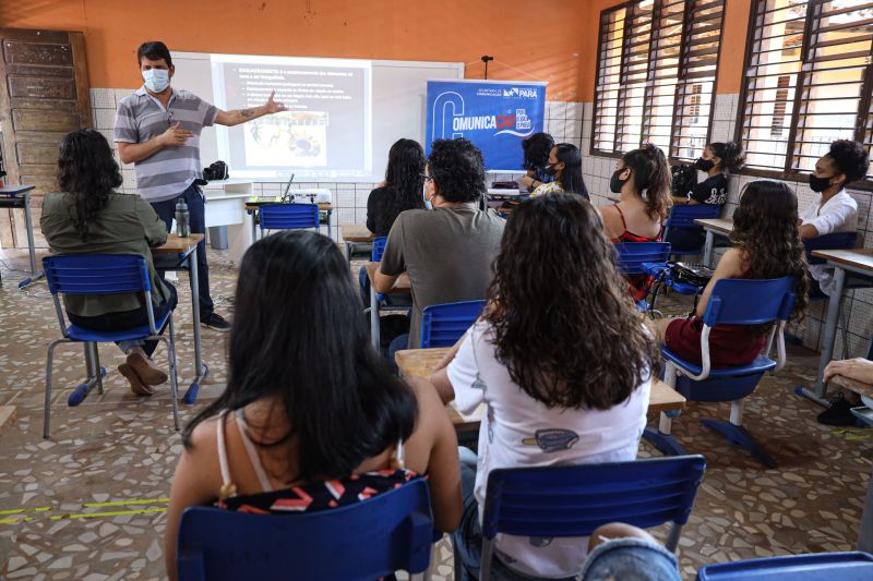 Oficina de Fotografia Secom em Marituba Fotos Marco Santos_ Ag Pará <div class='credito_fotos'>Foto: Marco Santos / Ag. Pará   |   <a href='/midias/2021/originais/9998_a996a0c3-61cd-e33d-bf4a-5c1df7f8e02b.jpg' download><i class='fa-solid fa-download'></i> Download</a></div>