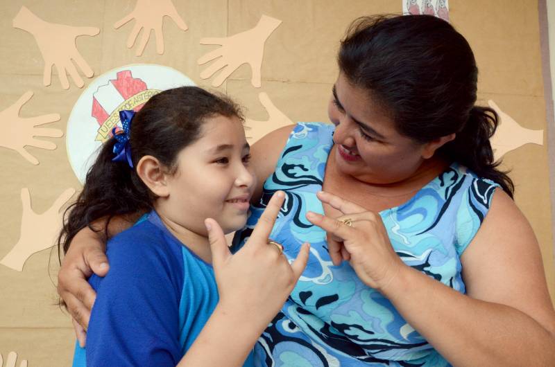 Rebeca e mãe Rosana Vieira