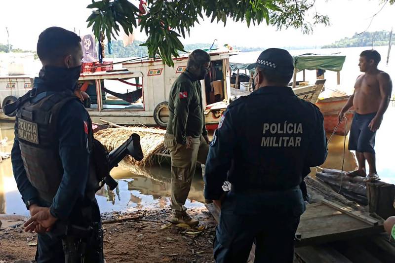 Agentes do Ideflor, Polícia Militar e secretarias de Meio Ambiente em ação na operação Mosaico Lago de Tucuruí, no sudeste do estado