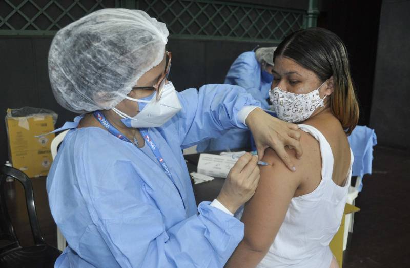 Selma Alves [enfermeira da Sespa] e Carla Maciel [quilomboa]