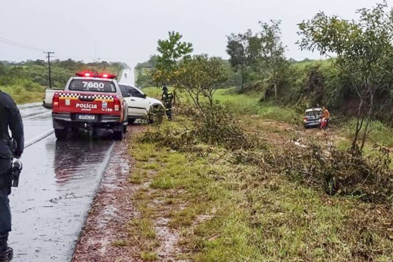  Equipe do BPRv, que realizava rondas na rodovia PA-324, entre os municípios de Nova Timboteua e Santa Maria do Pará, socorreu um condutor que perdeu o controle do veículo e saiu da pista