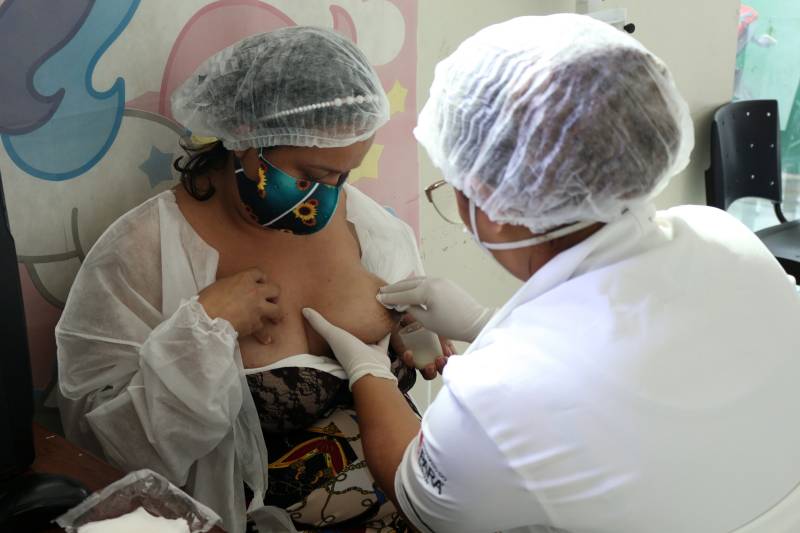 Orientação para a maneira correta de fazer ordenha