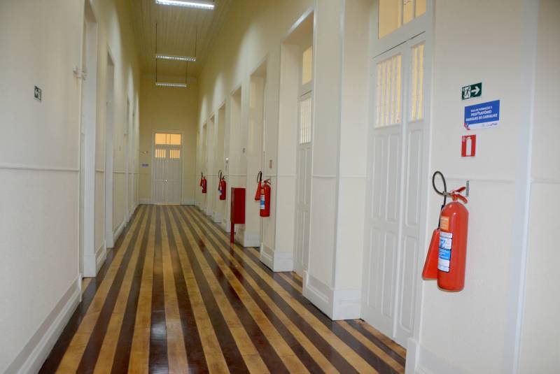 O piso em madeira nobre é um dos atrativos do prédio centenário do IEEP, revitalizado pelo Governo do Pará