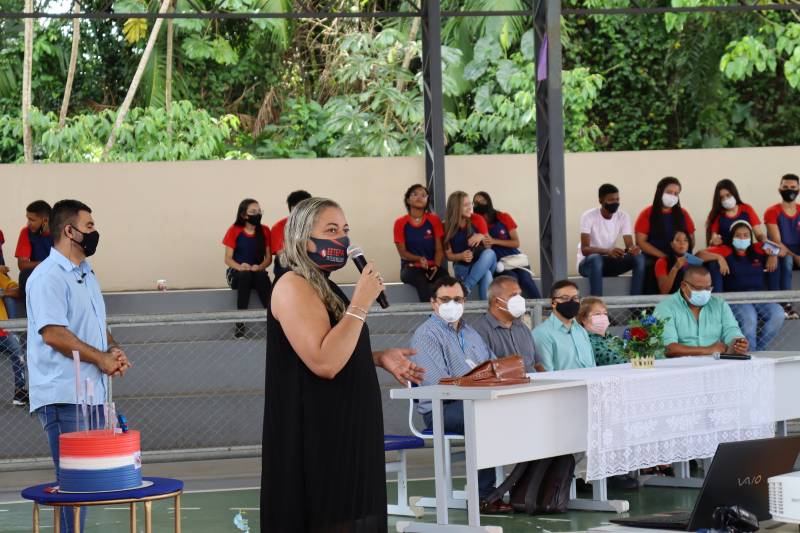 ttttttttttttttttttDiretora-Izabel-Lopes-durante-abertura