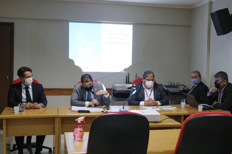 Secretários apresentando as metas fiscais para Deputados - Alepa. 